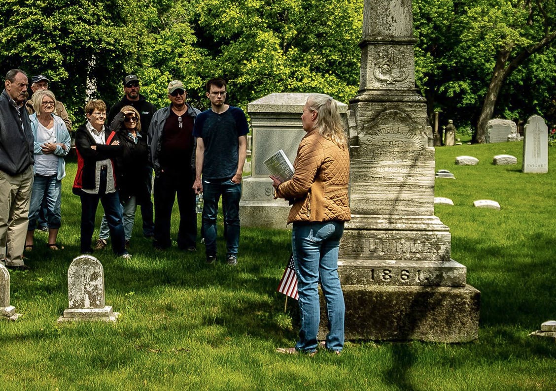 Photo of a private tour at Forest Home Cemetery